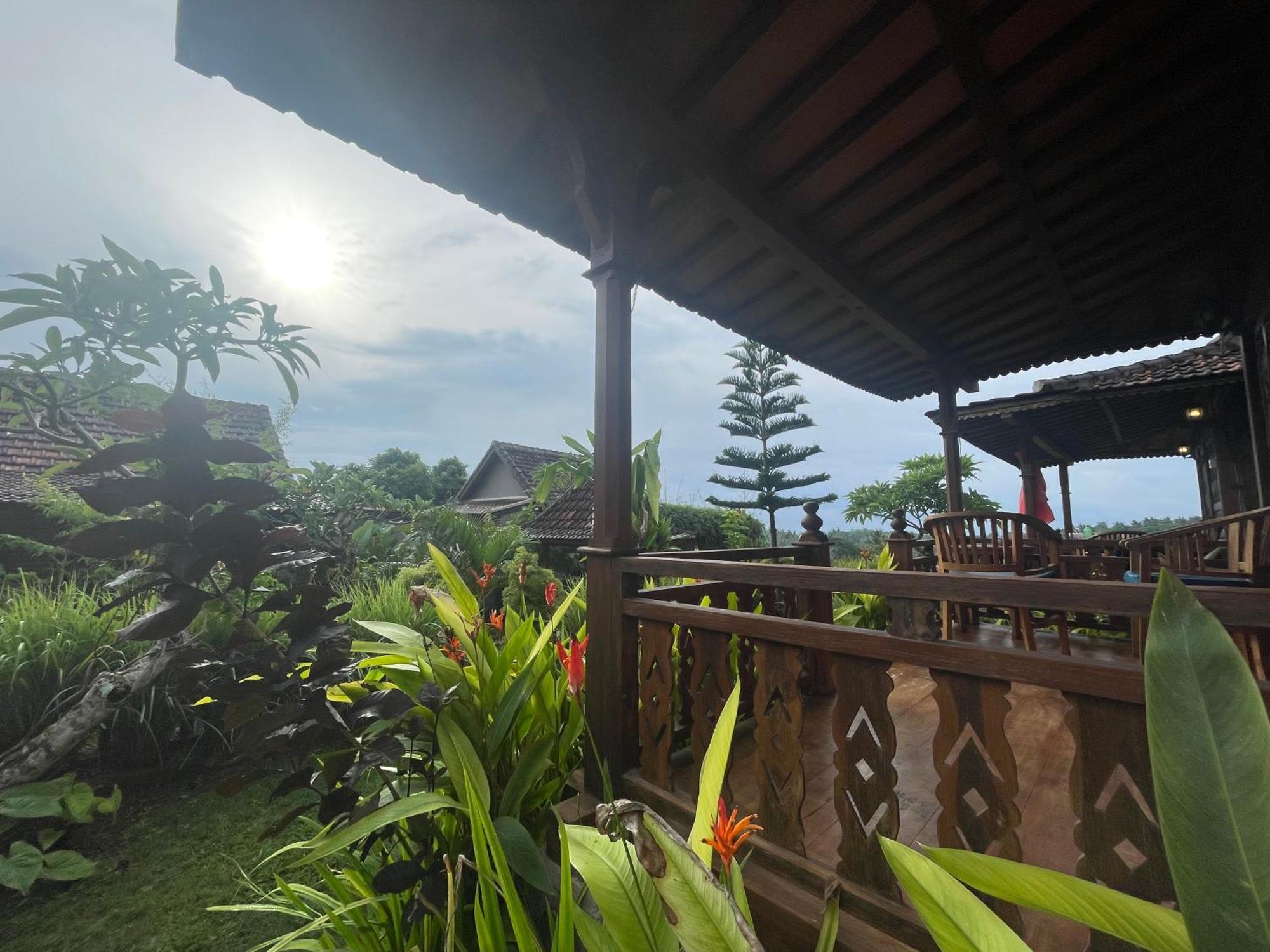 Kepaon Gari Inn Polilit Exterior foto